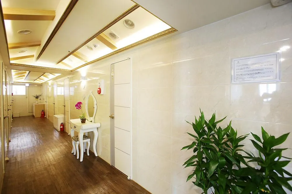 Aparthotel K-Pop Residence Myeongdong 1